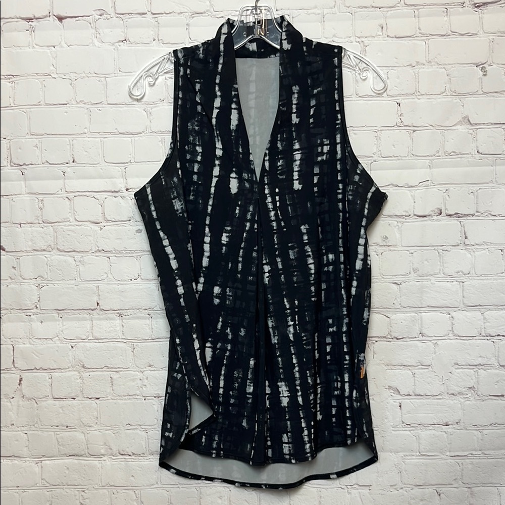 Lucy Activewear Sleeveless V Neck Top